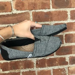 Black and white Toms